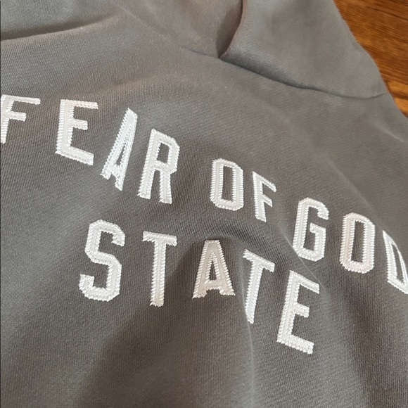 Essentials Fear of God State Hoodie in moss 10 big kids - Picture 6 of 13
